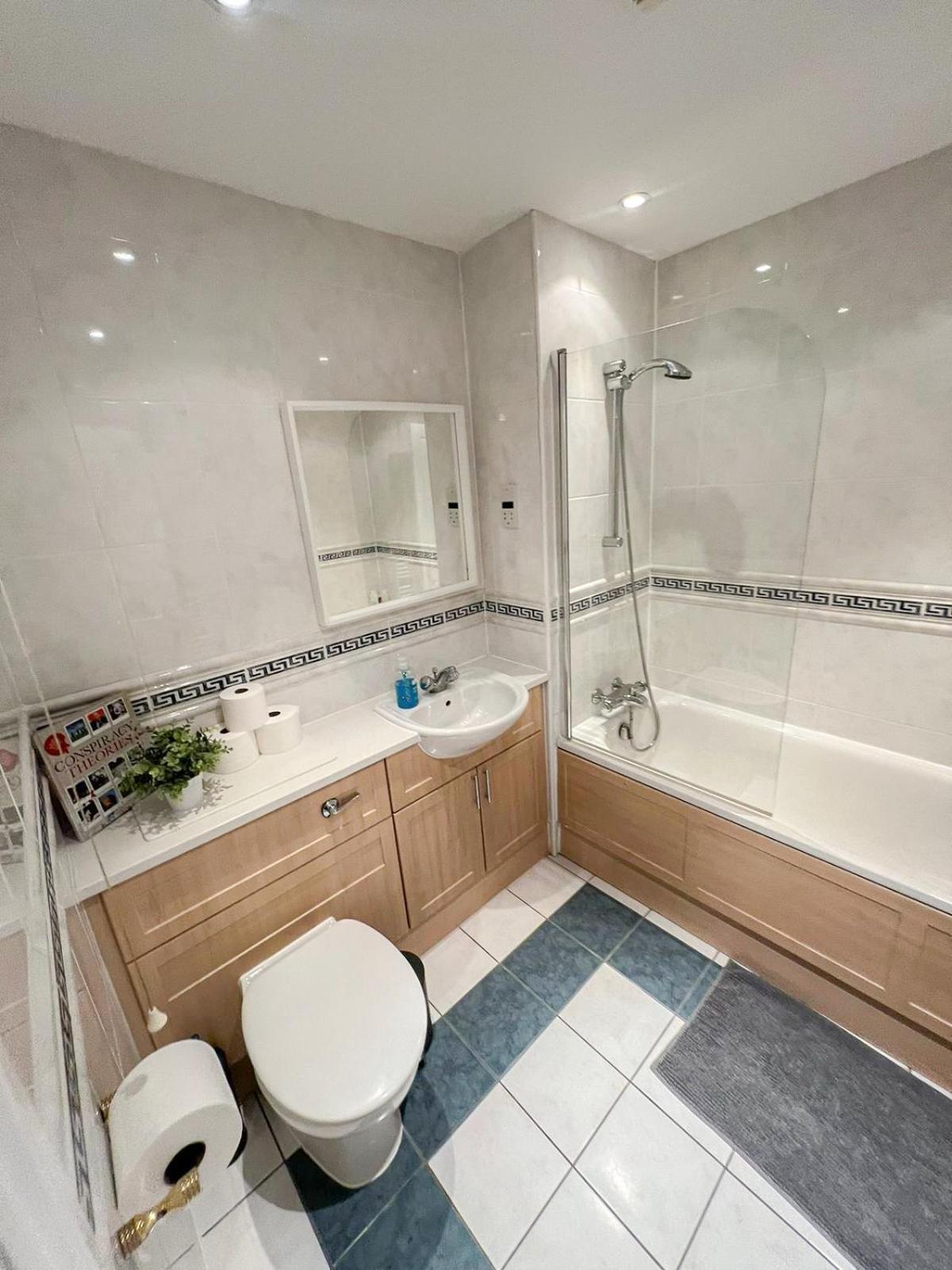 3 Bedroom Flat With Free Secured Parking In Borough Near The Shard, Bermondsey Apartament *
