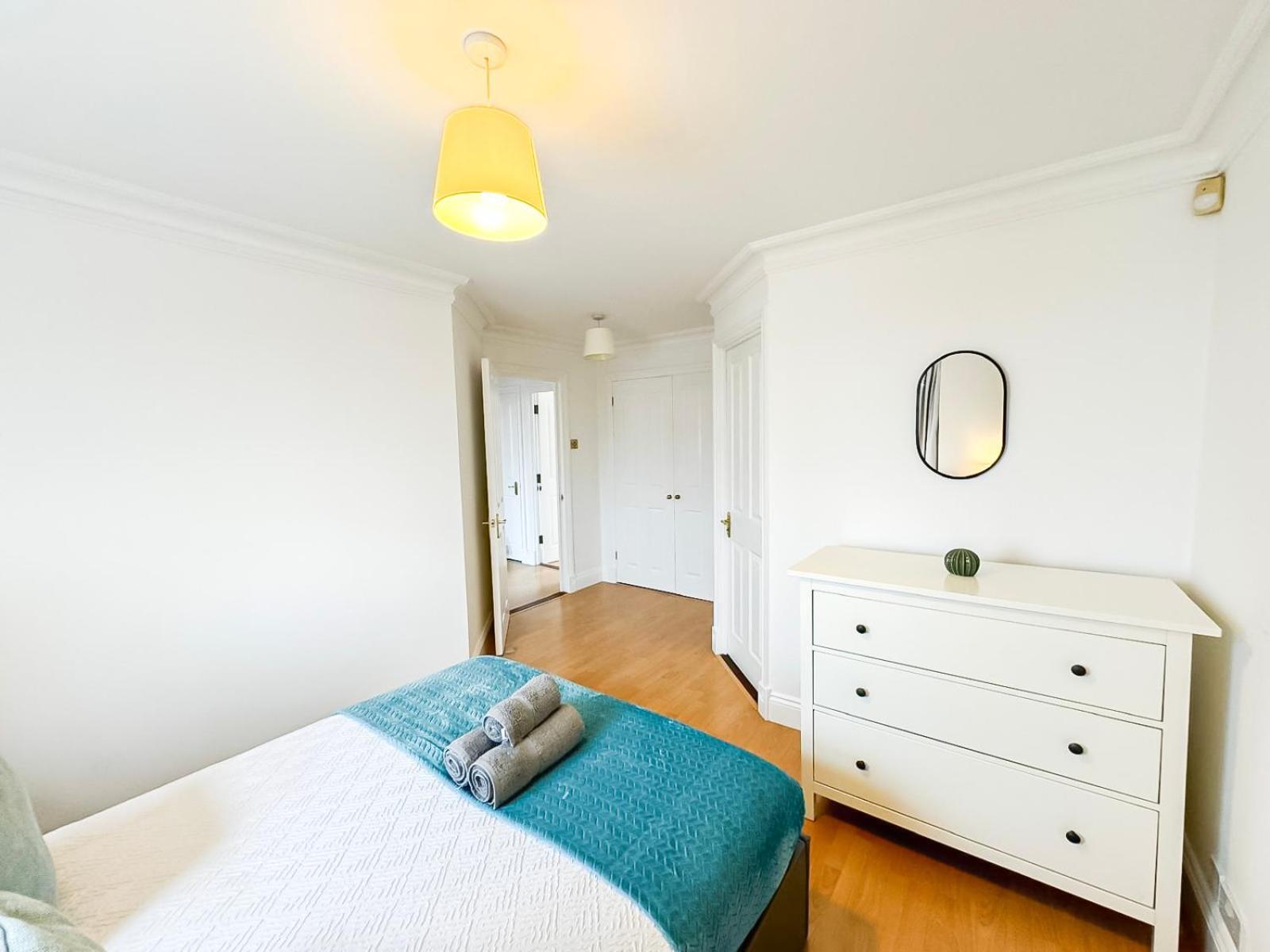 Apartament 3 Bedroom Flat With Free Secured Parking In Borough Near The Shard, Bermondsey