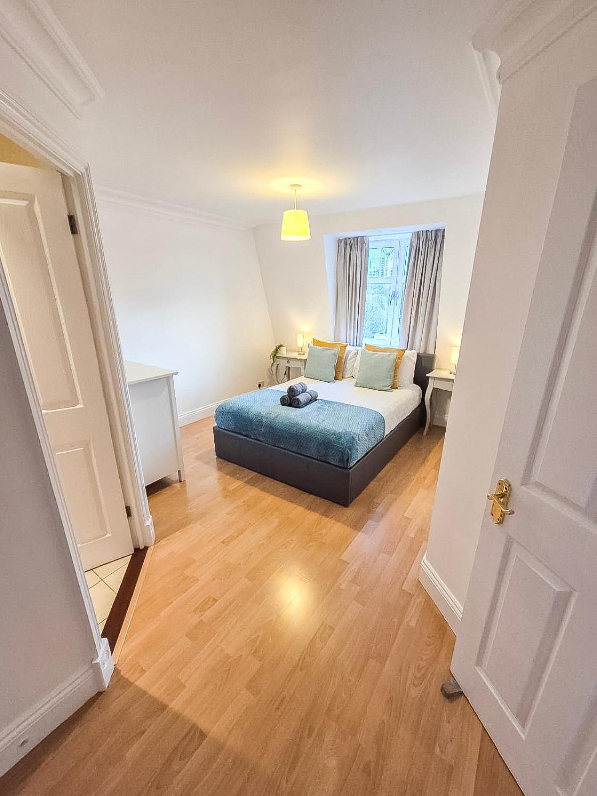 3 Bedroom Flat With Free Secured Parking In Borough Near The Shard, Bermondsey Londra