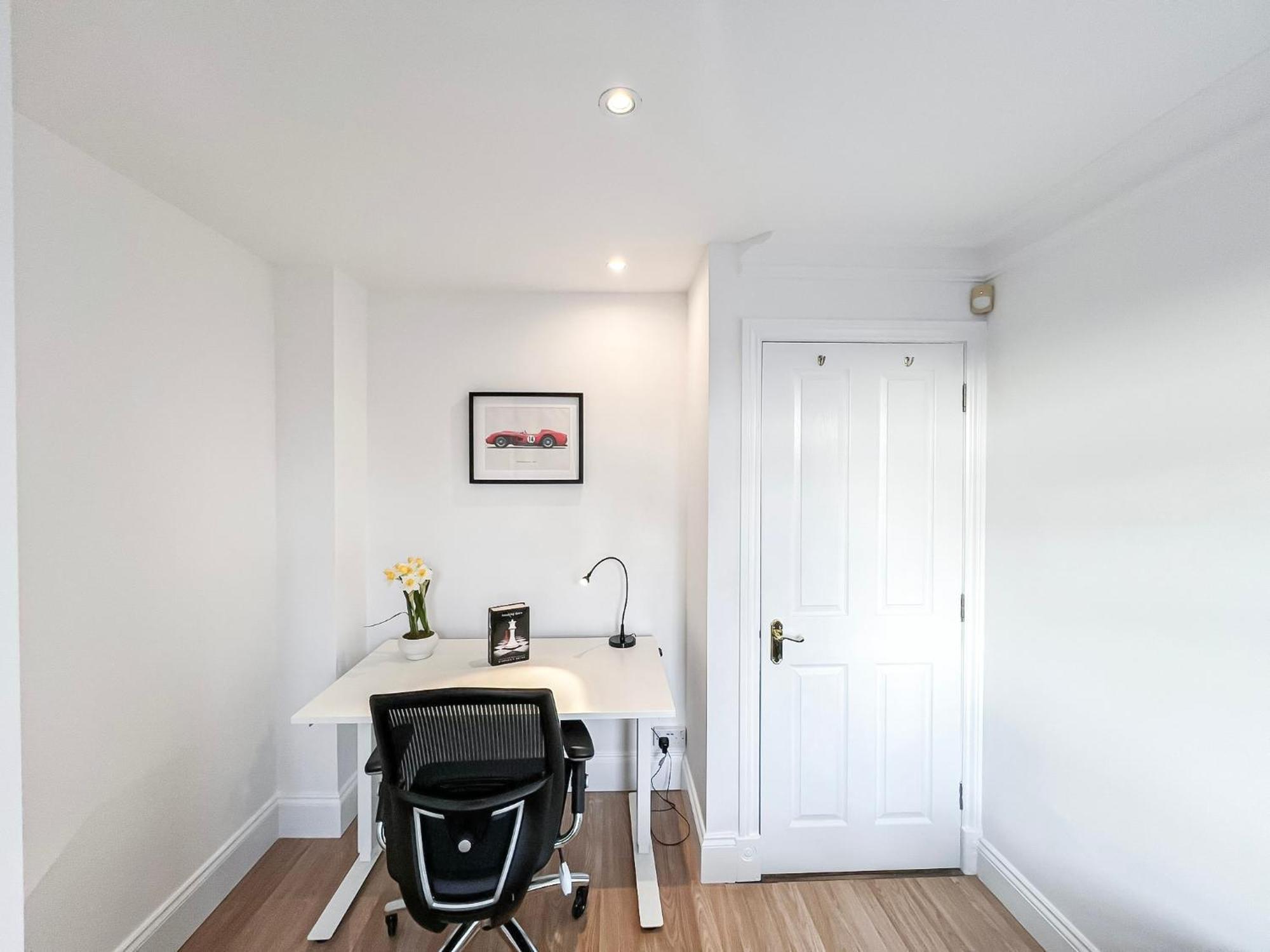 3 Bedroom Flat With Free Secured Parking In Borough Near The Shard, Bermondsey Londra