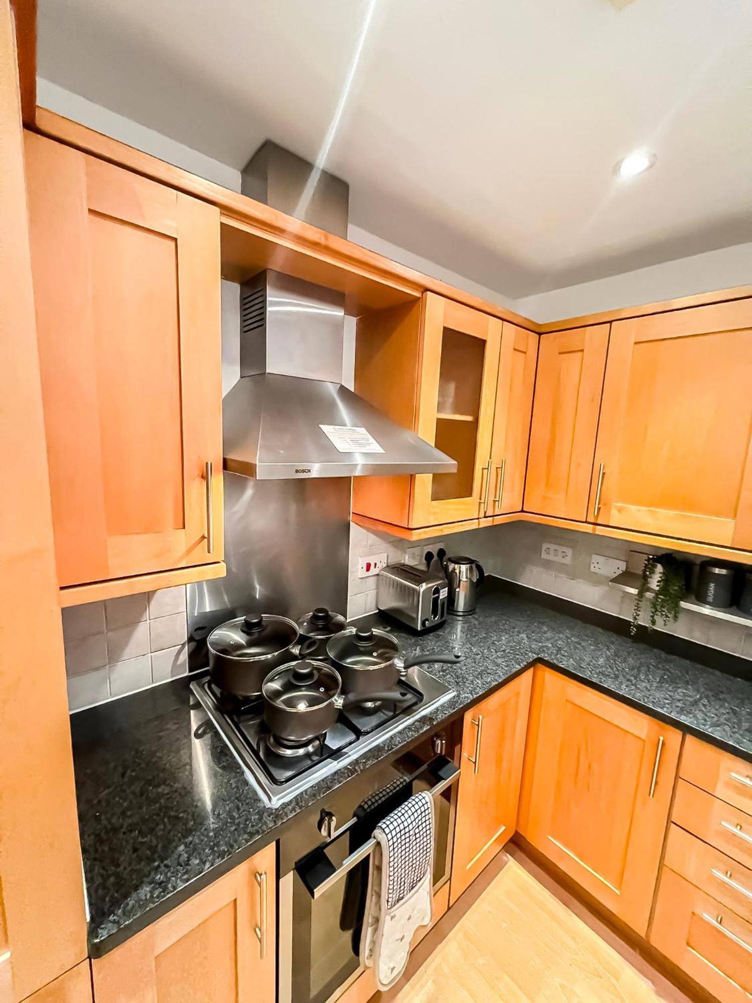 3 Bedroom Flat With Free Secured Parking In Borough Near The Shard, Bermondsey Londra