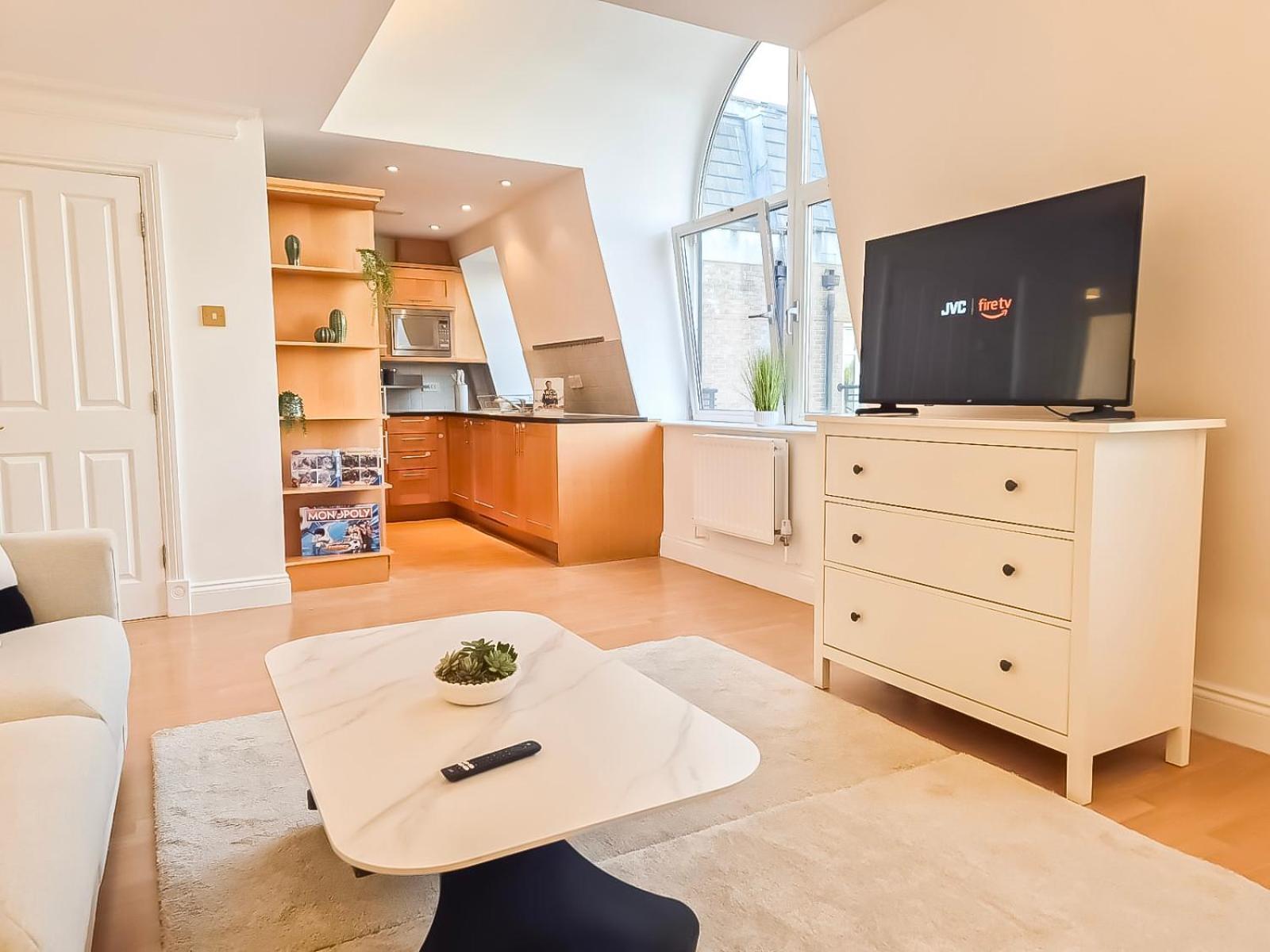 Apartament 3 Bedroom Flat With Free Secured Parking In Borough Near The Shard, Bermondsey Londra